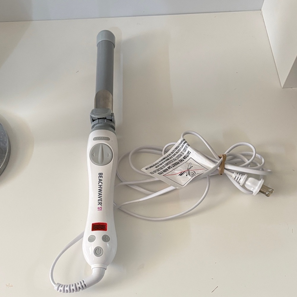 Beachwaver S1 Ceramic Curling Wand in White and Silver